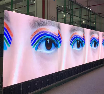 프로 SMD 풀 컬러 LED 다이 캐스트 알루미늄 스크린 40000 포인트 / 평방 미터 철 캐비닛