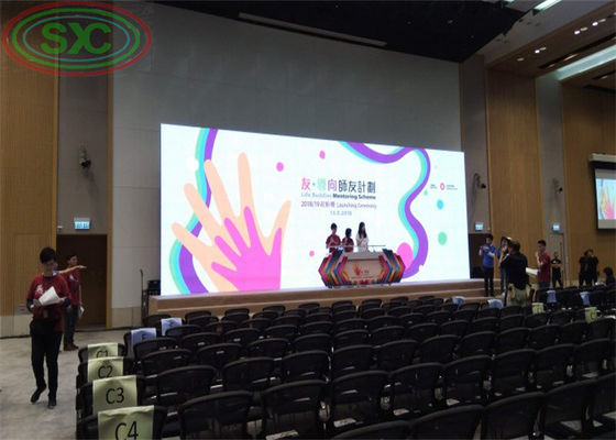 실내 이벤트 프레젠테이션을 위해 빠른 설치와 높은 밝기를 결합한 실내 풀 컬러 LED 디스플레이
