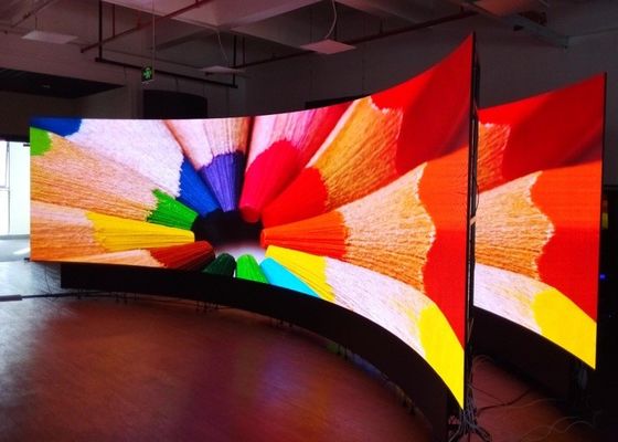 좋은 가격 1R1G1B 임대 실내 광고 LED 디스플레이 256*128mm 모듈 6500cd/sqm 밝기 온라인으로