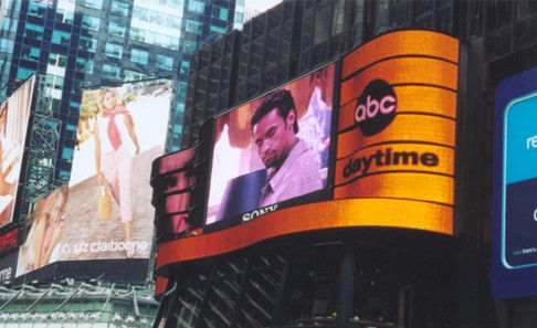 옥외 벽 COB P0.9 LED 스크린 IP65 Nationstar 다이오드, Meanwell 전원 공급 장치 800W / m²