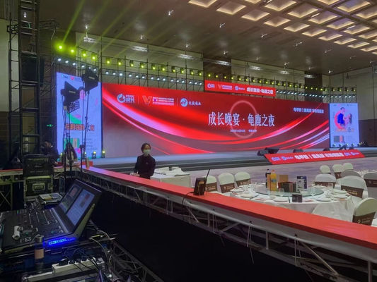 실내 풀 컬러 LED 디스플레이 P2.5 SMD1515 LED 타입과 1RGB 구성으로 고화질과 안정적인 이미지를 제공합니다
