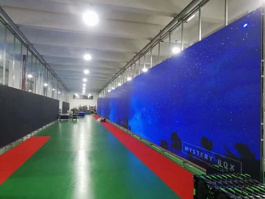실내 전체 컬러 LED 디스플레이 500x500mm 캐비닛 크기 3 in 1 SMD 2121 LED 타입 및 실내용 전면 후방 침입 보호