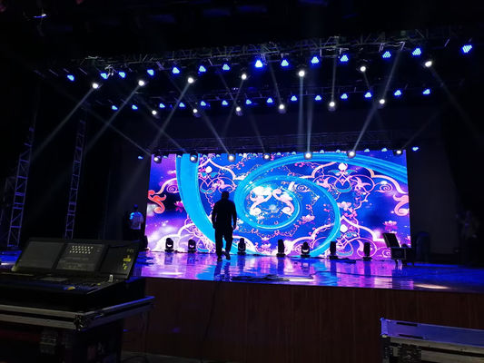 플리커 없는 부드러운 영상 출력을 위한 3840Hz 고주사율 실내 풀컬러 LED 디스플레이