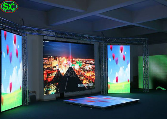 SMD 2121 HD는 Meanwell Novastar 체계, 1000x1000 내각 크기를 가진 커튼 영상 벽을 지도했습니다