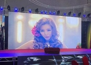 콘서트용 금속 풀 컬러 SMD2121 P4 실내 렌터 LED 디스플레이