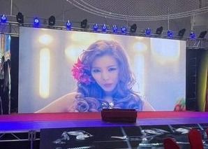 좋은 가격 콘서트용 금속 풀 컬러 SMD2121 P4 실내 렌터 LED 디스플레이 온라인으로