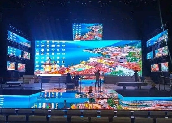 풀 컬러 울트라 맑은 축구장 주변 광고 LED 화면 P12mm 높은 밝기