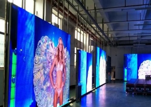 픽셀 밀도 3906 점/평방 미터 전체 컬러 광고 LED 다이 캐스팅 알루미늄 스크린 게시판 철강 방수 케이스