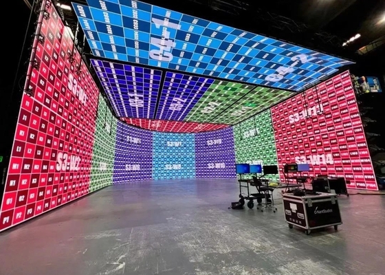 매달아있는 다이 캐스트 알루미늄 디스플레이 방수 1/8 스캔 10000 픽셀/M2 SMD LED 디스플레이 P10