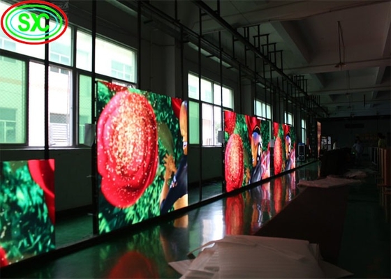 가볍고 내구성 있는 LED 렌터 스크린 960*960mm 패널 크기 0.154kg 모듈 무게
