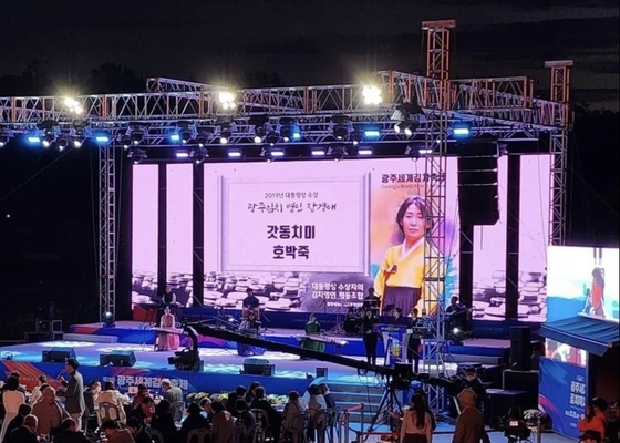 고해상도 스테이지 LED 다이 캐스트 알루미늄 풀 컬러 Smd2121 실내 P5 40,000 점 / Sqm