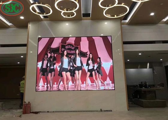P2 RGB 실내 LED 디스플레이 SMD 1/32 스캔 고 밝기 대여 쇼핑 센터에 적합