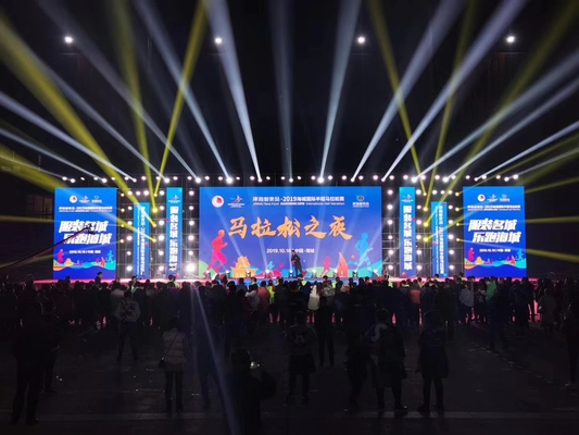 임대 설치 야외 풀 컬러 LED 벽, 높은 밝기 모듈, 점 밀도 최대 62500