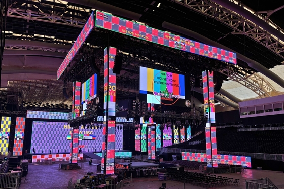 커브드 스크린 초명성 높은 갱신 속도 400x300mm LED 캐비닛 디스플레이, 3인1 풀 컬러