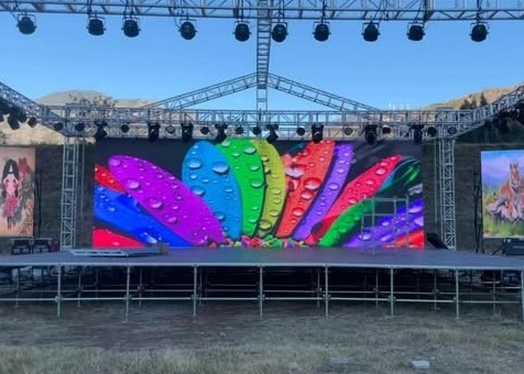 P2.5 야외 고화질 풀 컬러 LED 렌터 스크린 160000 픽셀 밀도 640*640MM 박스 크기