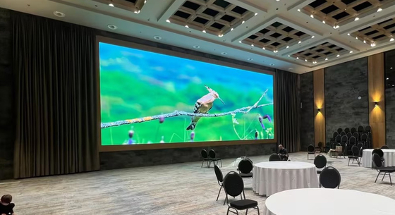 3840Hz 하이 리프레쉬 및 CS2033 IC 실내 풀 컬러 LED 디스플레이 P2의 높은 표준 기능