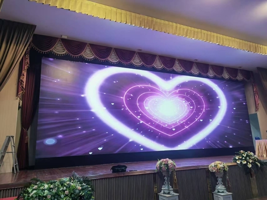 실내 풀 컬러 LED 디스플레이 p3 3840hz 갱신 속도 원활한 디스플레이를 위한 넓은 시각 각과 높은 비트 신호 프로세스를 찾는 궁극적인 해결책