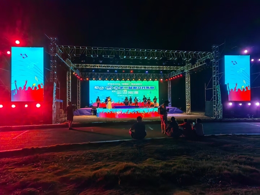 높은 밝기 2500nits 풀 컬러 P2 실내 매달린 LED 디스플레이 다이 캐스트 알루미늄 차시
