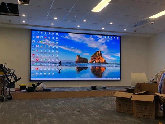 실내 SMD LED 비디오 디스플레이 96 * 96 점 모듈 해상도 및 50000 시간 평생 첨단 기술