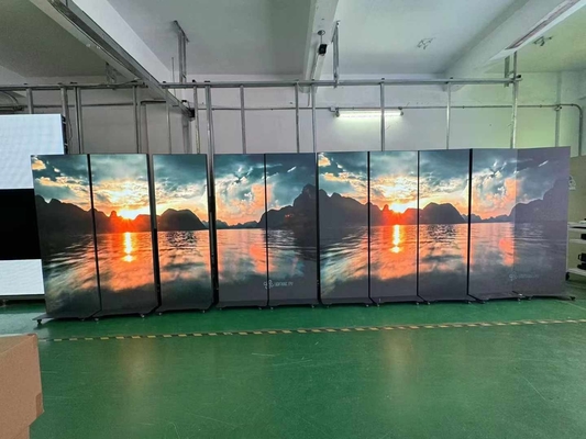 680x2000mm LED 포스터 디스플레이와 1R1G1B 컬러 구성 및 알루미늄 캐비닛