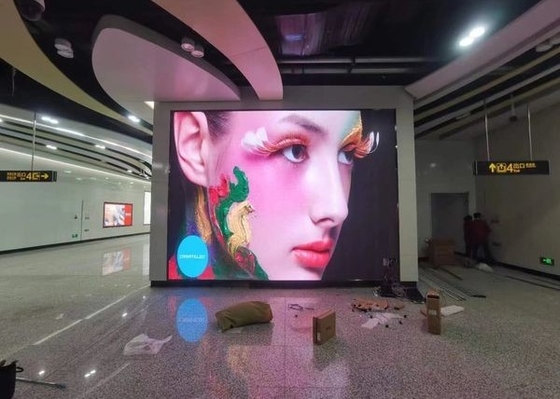 포스터 RGB LED 디스플레이 2.5MM 픽셀 피치 높은 갱신 속도 1920HZ 실내