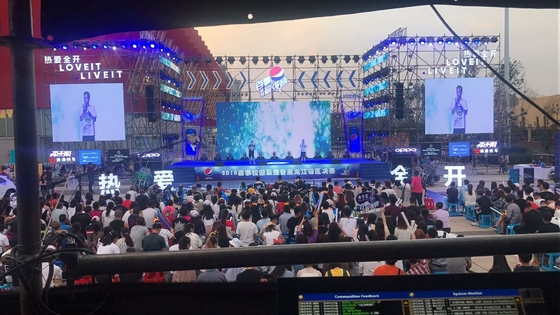 P4 야외 풀 컬러 LED 렌터 스크린 에피스타 칩 62500 포인트 / 평방 미터