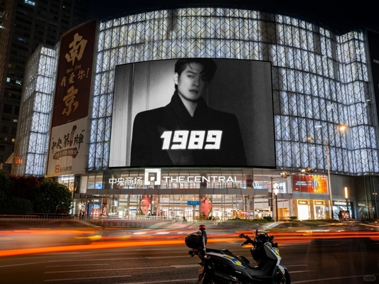 큰 P10 풀 컬러 LED 디스플레이 보드 화면 모듈 방수 벽 장착