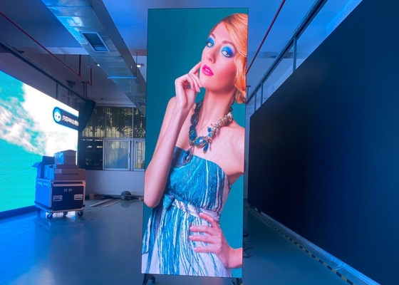 포스터 화면 직립 광고 디스플레이 P2.5 작은 피치 스마트 실내 1R1G1B HD LED 화면