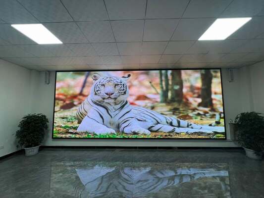 실내 풀 컬러 LED 디스플레이 스크린 576x576mm, 3mm 픽셀 피치 및 1R1G1B 구성으로 뛰어난 색상 정확도 제공