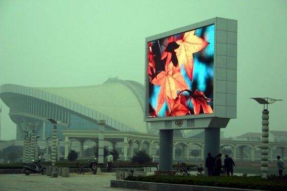 야외 P10 풀컬러 LED 디스플레이, 넓은 시야각 및 소비 LED 칩으로 효과적인 옥외 광고