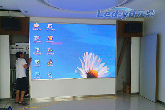 p2 실내 풀 컬러 LED 디스플레이, 3840HZ 이상의 울트라 리프레시 레이트 및 비디오 벽 설치에 대한 원활한 스플라이싱
