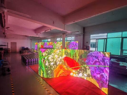 실내 P2.5 풀 컬러 LED 디스플레이 (640x480mm 캐비닛, 3840Hz 주사율)