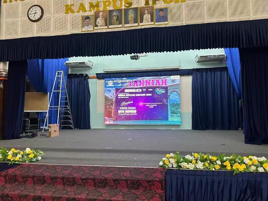 실내 p2.5 전체 컬러 LED 디스플레이, 콤팩트한 캐비닛 크기와 높은 픽셀 밀도