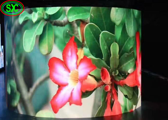 좋은 가격 구부려진 지도된 영상 벽 스크린 P4.81 6500cd 광도 500mm*500mm 내각 1R1G1B 온라인으로