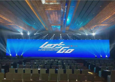 실내 풀 컬러 P2.5 매달린 LED 디스플레이와 SMD1515 표준 다이 가스트 알루미늄 캐비닛 및 160mm x 160mm 모듈 크기