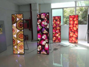 고휘도 P3 포스터 LED 광고 보드, 3840 재생률 SMD 2121 LED 미러 포스터