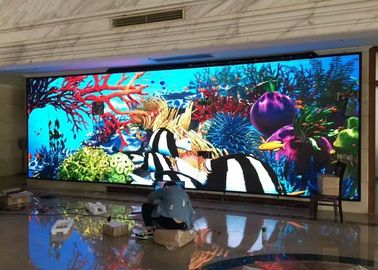 회의실용으로 3840Hz의 갱신률을 가진 P5 LED 벽 내부 고정 설치