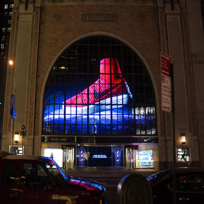 P3.91-P7.82 투명한 LED 화면 5000cd/m2 32768 픽셀 밀도