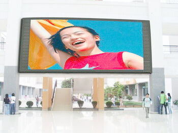 야외 풀 컬러 P10 광고 6000cd / m2 밝기 고품질 LED 게시판