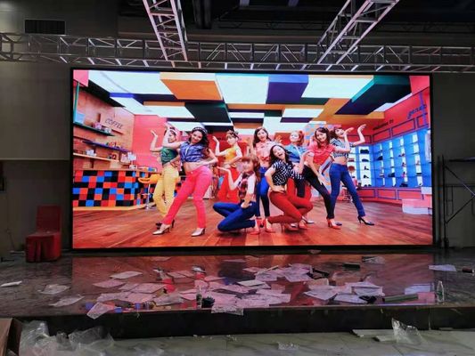 대형 유연 렌터 스크린 스메어 디스플레이 1/32 스캔 HD 1R1G1B P2.5mm LED 스크린 보드