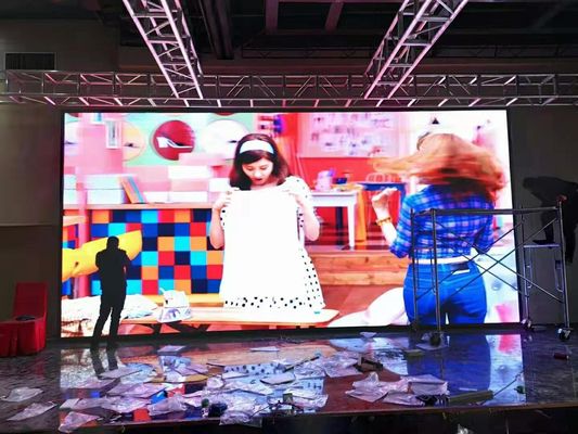 대형 유연 렌터 LED 스크린 스메어 디스플레이 1/32 스캔 HD 1R1G1B P2.5mm LED 스크린 보드
