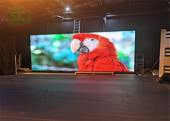 높은 성능의 P2.5 광고 LED 스크린과 다이 캐스팅 알루미늄 캐비닛은 실내용으로 완벽하고 설치가 쉽습니다.