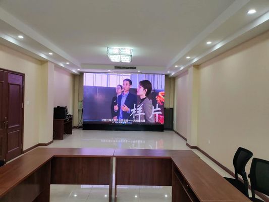 실내 풀 컬러 LED 디스플레이 스크린 576x576mm, 3mm 픽셀 피치 및 1R1G1B 구성으로 뛰어난 색상 정확도 제공