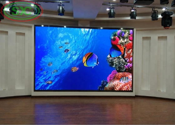 회의실용으로 3840Hz의 갱신률을 가진 P5 LED 벽 내부 고정 설치