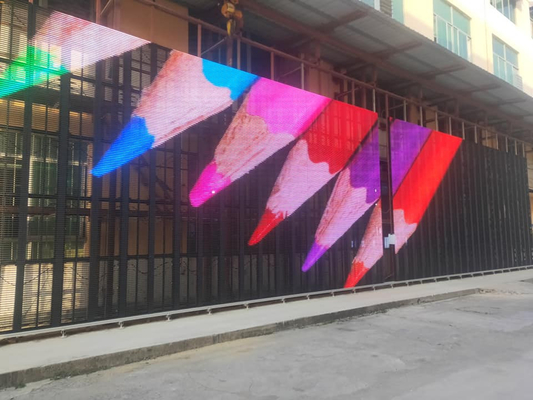 투명한 화면 HD HQ 1R1G1B 4.81mm LED 화면 디지털 사이니지 브래킷