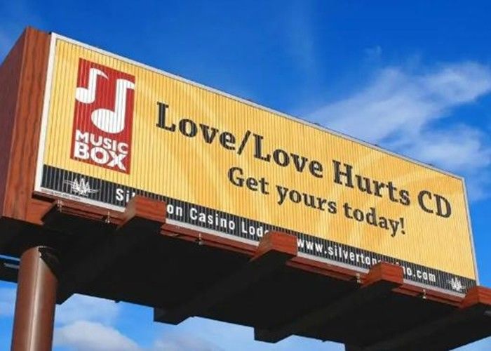 디지털 쇼핑 몰, 에너지 절약을 위한 주도하는 화면을 광고하는 상업적 풀 컬러