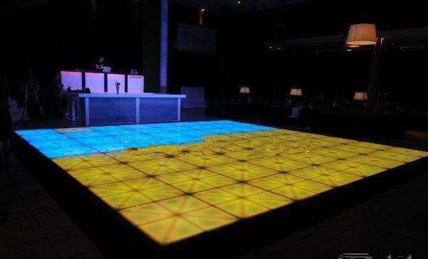 3D 효과 10000 픽셀 RGB 휴대용 LED 댄스 플로어 Ip34 보호 수준 휴대용 LED 댄스 플로어