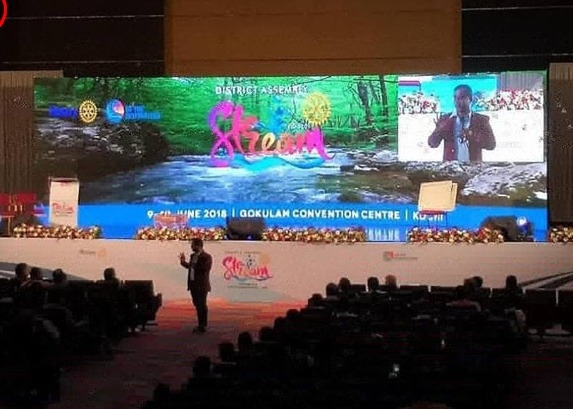P2.5 스테이지 LED 스크린 다이 캐스트 알루미늄 스크린 SMD2121 500mm X 500mm 박스 3 년 보증