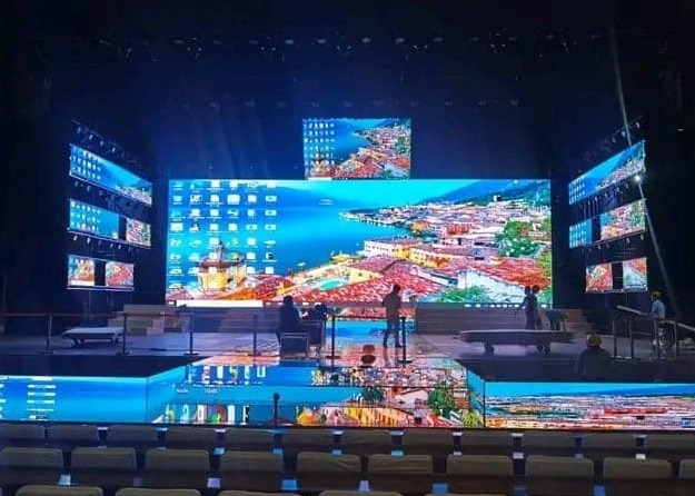 아웃도어 풀 컬러 스포츠 스크린 LED 디스플레이 P10 축구 경기장 IP65 대형 스크린 울트라 HD 철 캐비닛