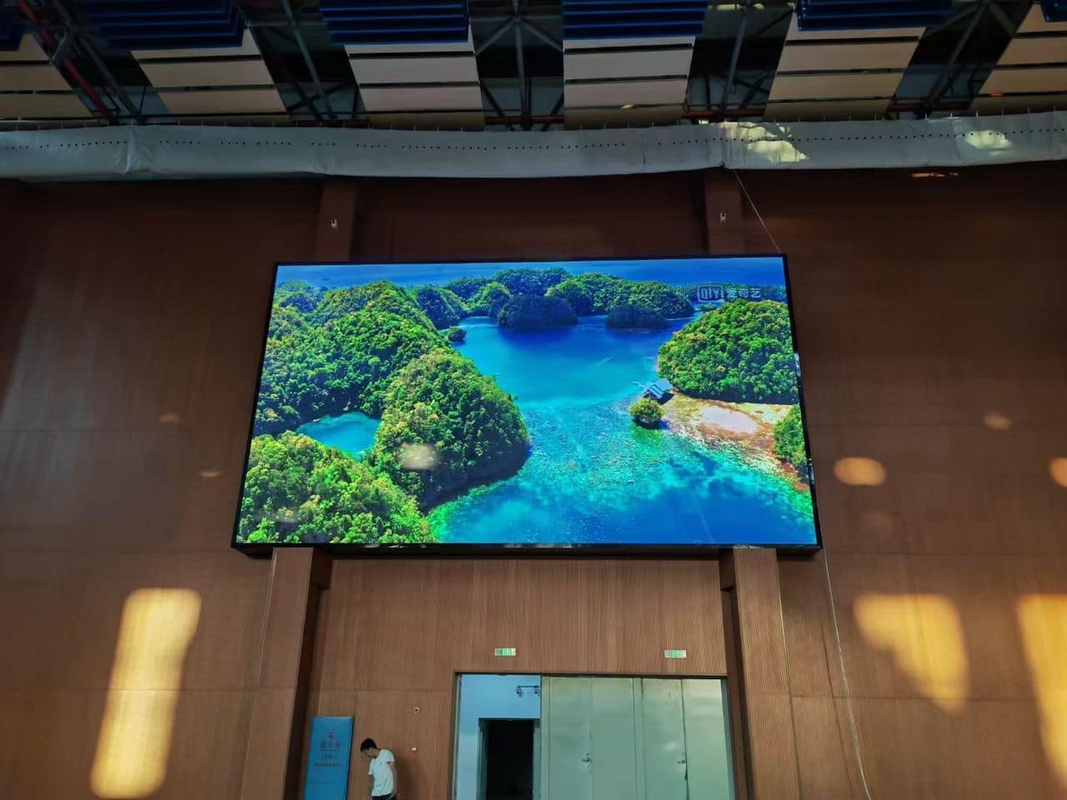실내 풀 컬러 LED 디스플레이 P2.5와 슈퍼 얇은 캐비닛과 높은 갱신 속도 3840Hz로 대여용 소비